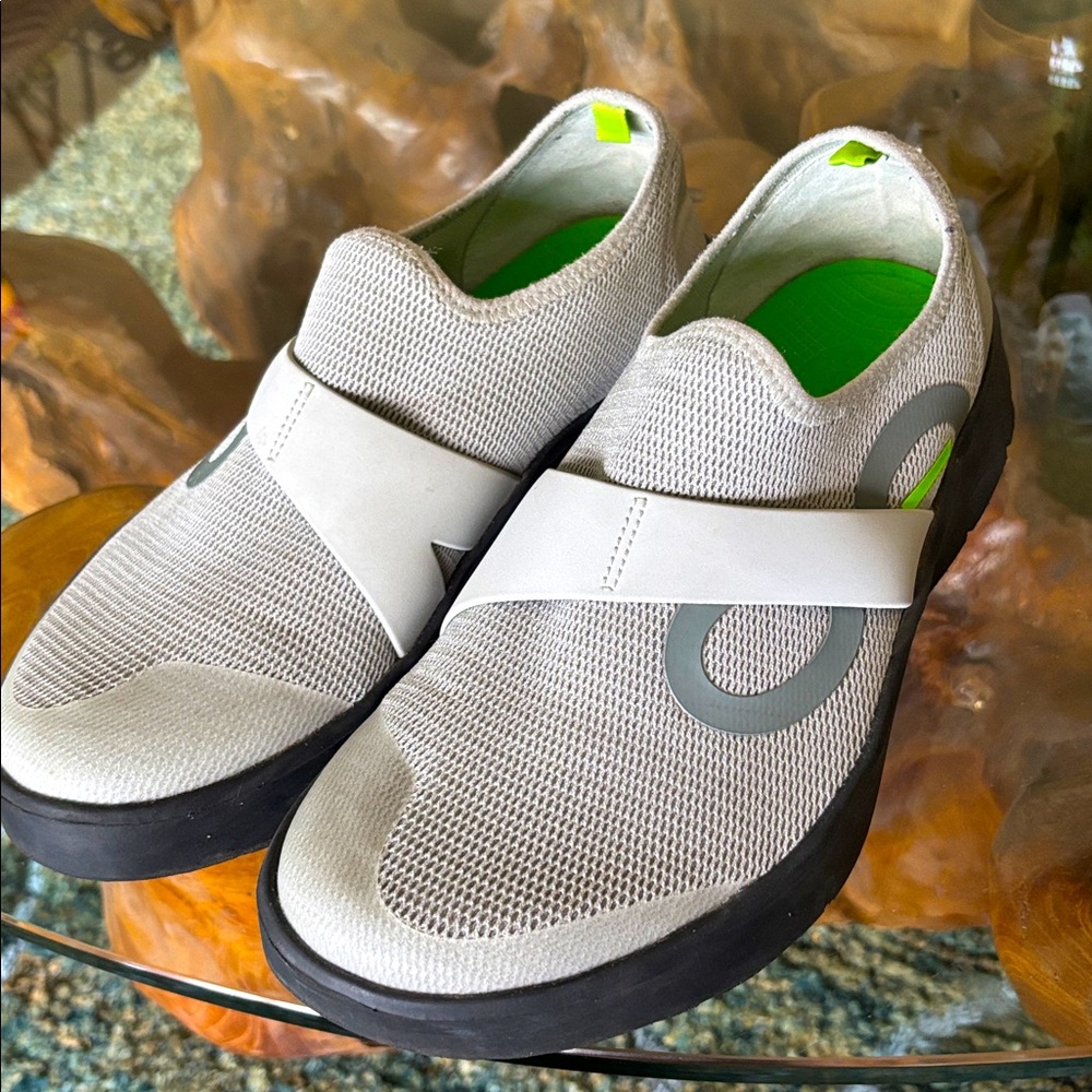 Oofos Oomf low gray slip on recover shoes, Men's Size 8